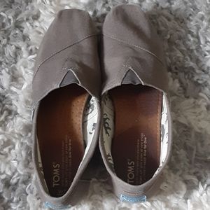 Toms
